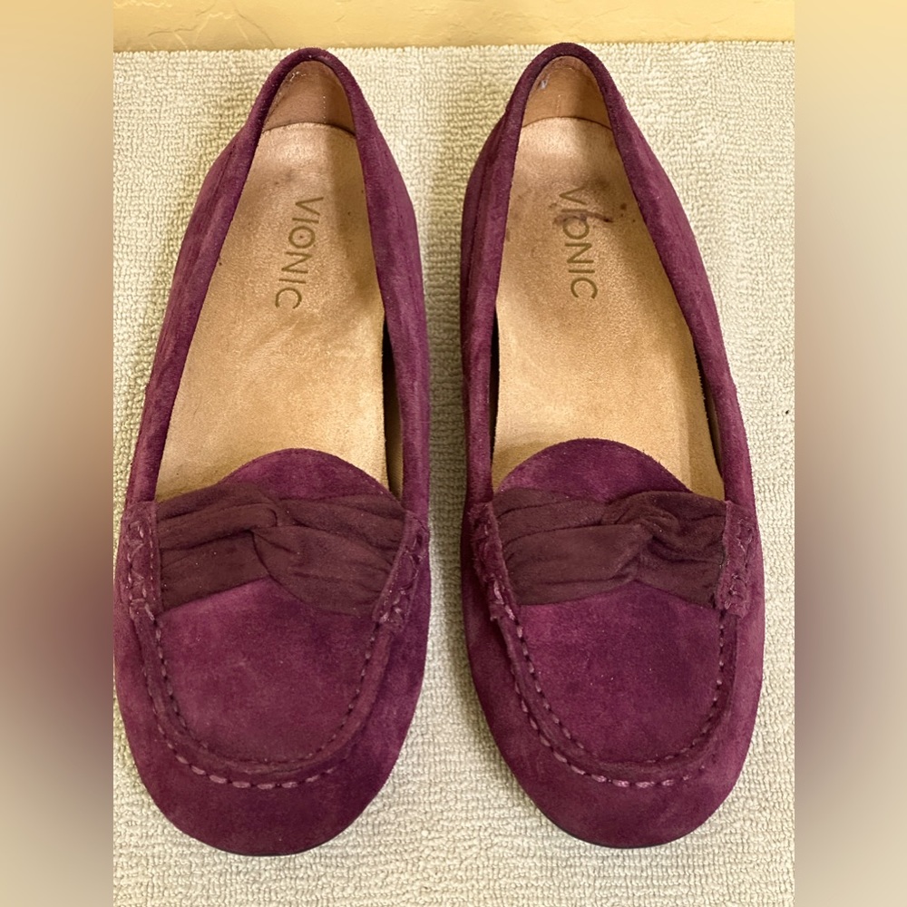 Vionic slip on flat shoe maroon suede Size 7.5 Wide Removable insole